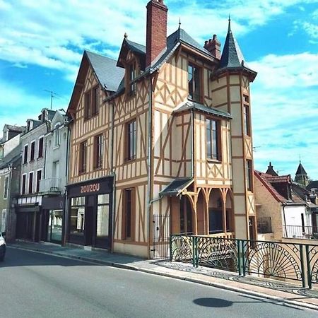 Logis Hotel La Maison A Pan De Bois Vierzon Kültér fotó