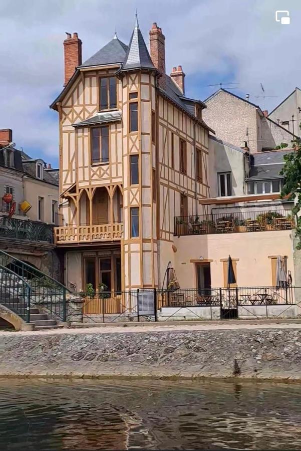 Logis Hotel La Maison A Pan De Bois Vierzon Kültér fotó