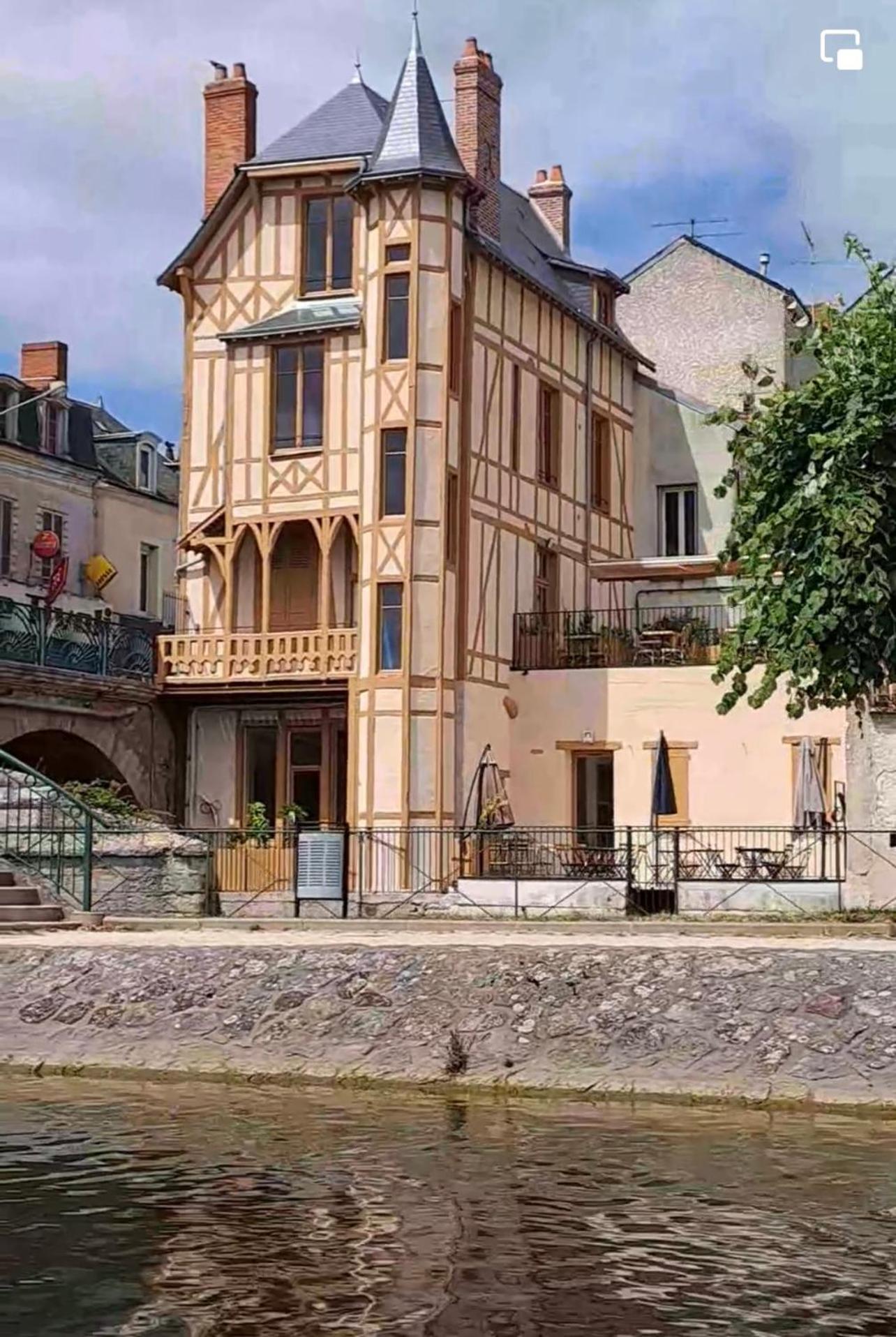 Logis Hotel La Maison A Pan De Bois Vierzon Kültér fotó
