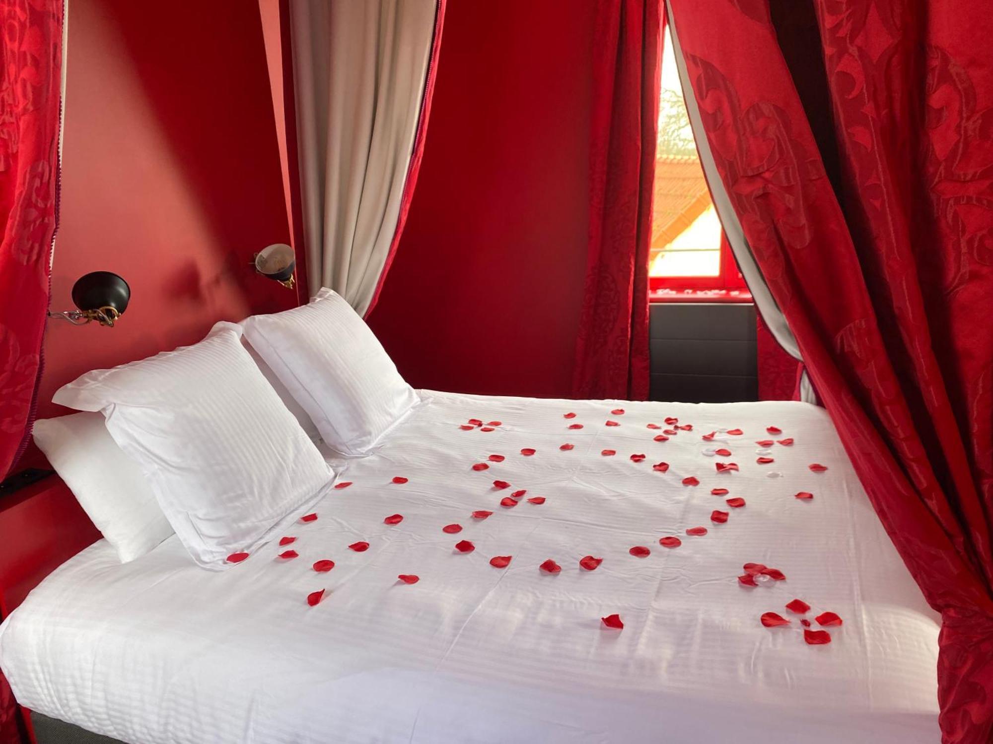 Logis Hotel La Maison A Pan De Bois Vierzon Kültér fotó