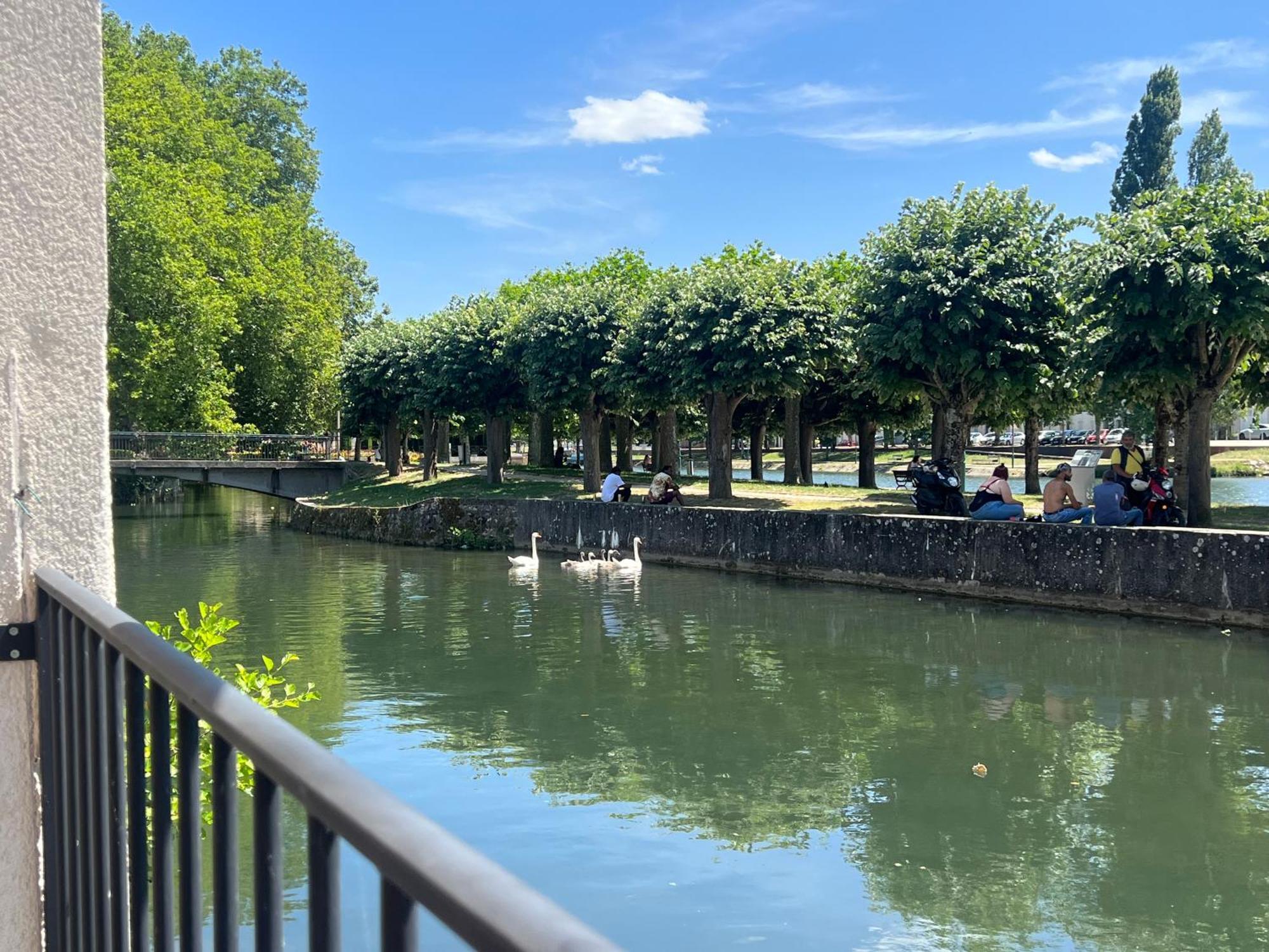 Logis Hotel La Maison A Pan De Bois Vierzon Kültér fotó